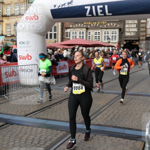 05.10.2025 - 20. swb-Marathon Bremen Yannick Fuchs http://msf.ph/oto/9235599 05.10.2025 11:05:01 Ziel 9530, 9813, 9866, 9927, 10684, 10771, 10891, 11315, 11372, 11559, 11615, 11636 meine-sportfotos.de