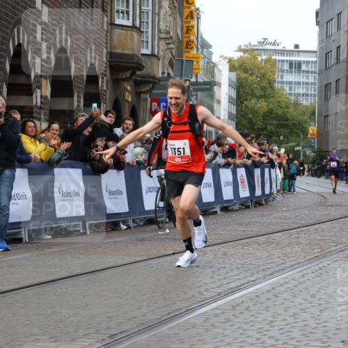 05.10.2025 - 20. swb-Marathon Bremen Strokosch-Dieckow http://msf.ph/oto/9235600 05.10.2025 12:38:45 Ziel 117, 1351 meine-sportfotos.de