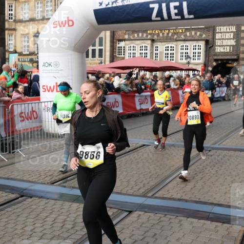 05.10.2025 - 20. swb-Marathon Bremen Yannick Fuchs http://msf.ph/oto/9235606 05.10.2025 11:05:01 Ziel 9530, 9813, 9866, 9927, 10684, 10771, 10891, 11315, 11372, 11559, 11615, 11636 meine-sportfotos.de