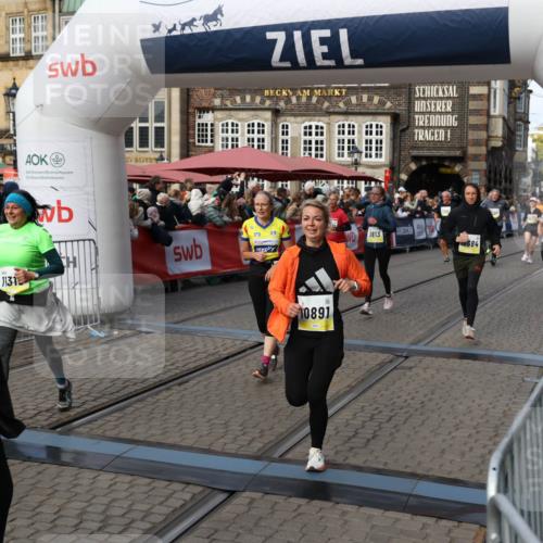 05.10.2025 - 20. swb-Marathon Bremen Yannick Fuchs http://msf.ph/oto/9235612 05.10.2025 11:05:01 Ziel 9530, 9813, 9866, 9927, 10684, 10771, 10891, 11315, 11372, 11559, 11615, 11636 meine-sportfotos.de