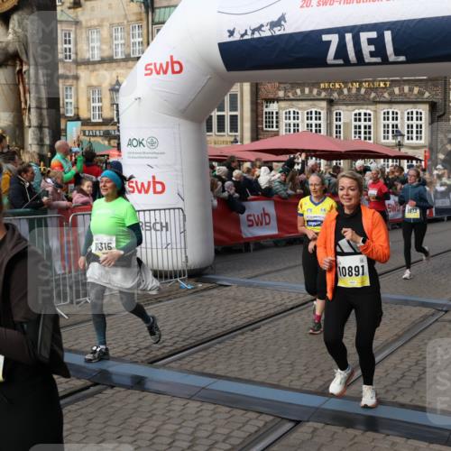 05.10.2025 - 20. swb-Marathon Bremen Yannick Fuchs http://msf.ph/oto/9235615 05.10.2025 11:05:01 Ziel 9530, 9813, 9866, 9927, 10684, 10771, 10891, 11315, 11372, 11559, 11615, 11636 meine-sportfotos.de