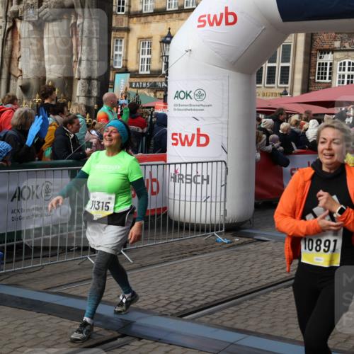 05.10.2025 - 20. swb-Marathon Bremen Yannick Fuchs http://msf.ph/oto/9235624 05.10.2025 11:05:02 Ziel 9220, 9530, 9813, 9866, 9927, 10684, 10771, 10891, 11180, 11315, 11372, 11559, 11636 meine-sportfotos.de