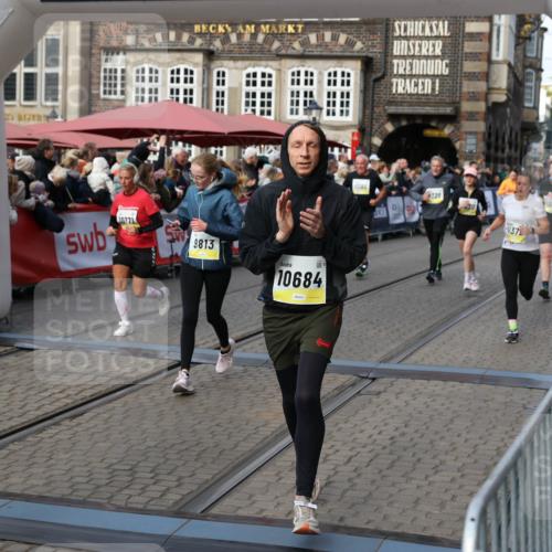 05.10.2025 - 20. swb-Marathon Bremen Yannick Fuchs http://msf.ph/oto/9235636 05.10.2025 11:05:03 Ziel 9220, 9530, 9813, 9866, 10684, 10771, 10891, 11180, 11315, 11372, 11478, 11559, 11636 meine-sportfotos.de