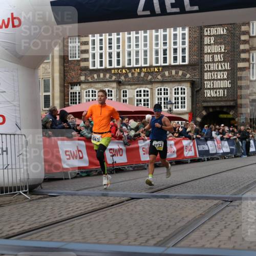 05.10.2025 - 20. swb-Marathon Bremen Yannick Fuchs http://msf.ph/oto/9235640 05.10.2025 10:36:54 Ziel 9429, 9833, 10425 meine-sportfotos.de