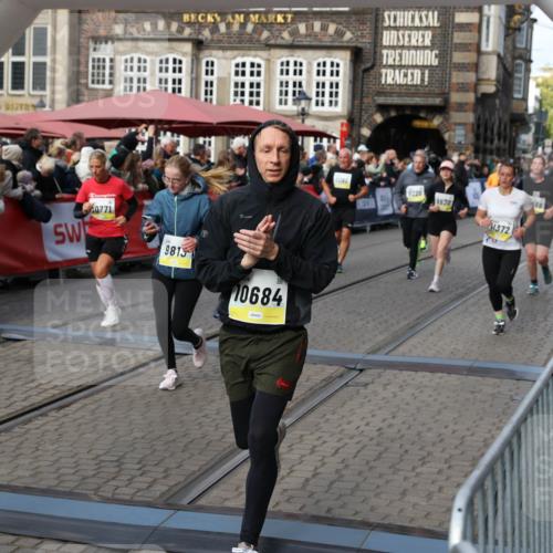 05.10.2025 - 20. swb-Marathon Bremen Yannick Fuchs http://msf.ph/oto/9235643 05.10.2025 11:05:03 Ziel 9220, 9530, 9813, 9866, 10684, 10771, 10891, 11180, 11315, 11372, 11478, 11559, 11636 meine-sportfotos.de
