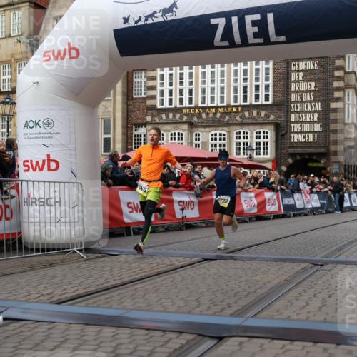 05.10.2025 - 20. swb-Marathon Bremen Yannick Fuchs http://msf.ph/oto/9235648 05.10.2025 10:36:54 Ziel 9429, 9833, 10425 meine-sportfotos.de