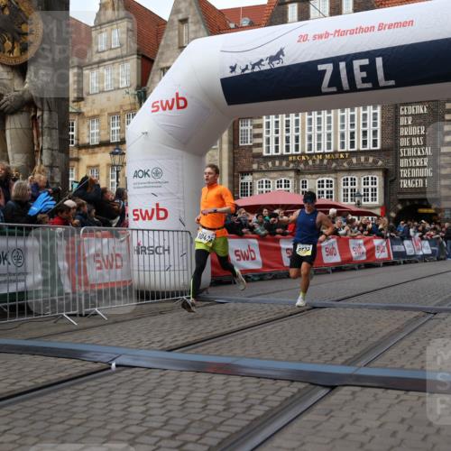 05.10.2025 - 20. swb-Marathon Bremen Yannick Fuchs http://msf.ph/oto/9235658 05.10.2025 10:36:55 Ziel 9429, 9833, 10425 meine-sportfotos.de