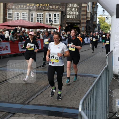 05.10.2025 - 20. swb-Marathon Bremen Yannick Fuchs http://msf.ph/oto/9235662 05.10.2025 11:05:05 Ziel 9220, 9409, 9530, 9660, 9813, 9866, 10684, 10771, 10891, 11090, 11180, 11315, 11372, 11478, 11559, 11636 meine-sportfotos.de