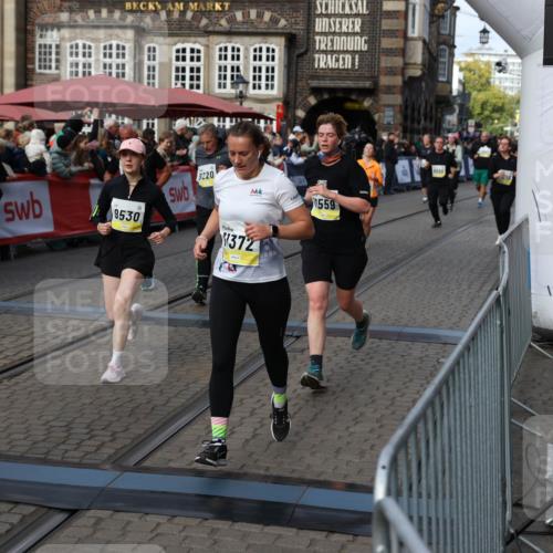 05.10.2025 - 20. swb-Marathon Bremen Yannick Fuchs http://msf.ph/oto/9235668 05.10.2025 11:05:05 Ziel 9220, 9409, 9530, 9660, 9813, 9866, 10684, 10771, 10891, 11090, 11180, 11315, 11372, 11478, 11559, 11636 meine-sportfotos.de