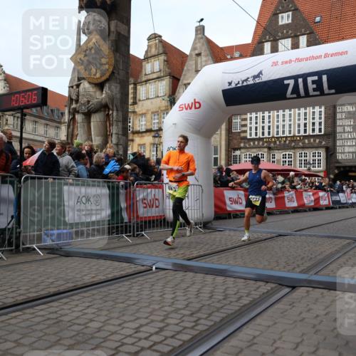 05.10.2025 - 20. swb-Marathon Bremen Yannick Fuchs http://msf.ph/oto/9235671 05.10.2025 10:36:55 Ziel 9429, 9833, 10425 meine-sportfotos.de