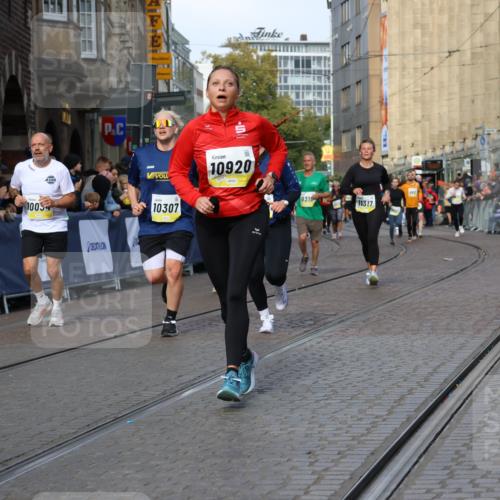 05.10.2025 - 20. swb-Marathon Bremen Strokosch-Dieckow http://msf.ph/oto/9235679 05.10.2025 10:55:06 Ziel 9176, 9318, 9791, 10003, 10014, 10034, 10180, 10307, 10326, 10920, 11317, 11363 meine-sportfotos.de