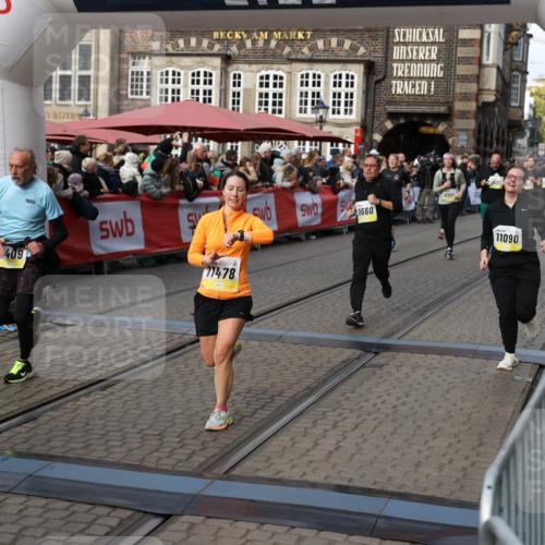 05.10.2025 - 20. swb-Marathon Bremen Yannick Fuchs http://msf.ph/oto/9235683 05.10.2025 11:05:08 Ziel 9220, 9409, 9530, 9660, 9813, 10684, 10771, 10965, 11090, 11121, 11180, 11372, 11478, 11559 meine-sportfotos.de
