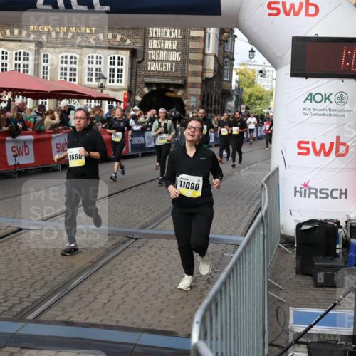 05.10.2025 - 20. swb-Marathon Bremen Yannick Fuchs http://msf.ph/oto/9235694 05.10.2025 11:05:09 Ziel 9220, 9409, 9530, 9660, 9813, 10771, 10965, 11090, 11121, 11171, 11180, 11372, 11412, 11478, 11559 meine-sportfotos.de