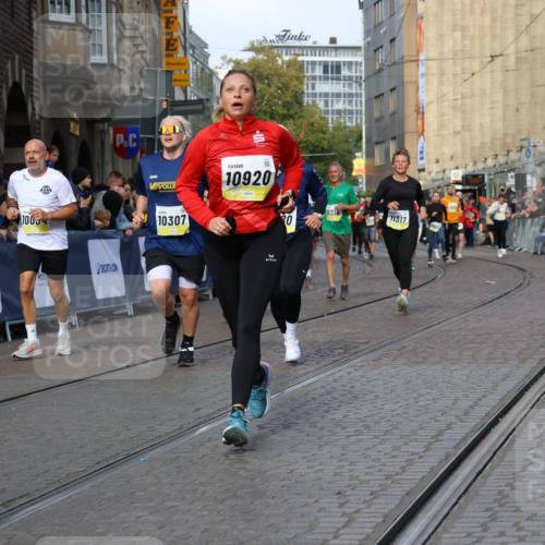 05.10.2025 - 20. swb-Marathon Bremen Strokosch-Dieckow http://msf.ph/oto/9235697 05.10.2025 10:55:06 Ziel 9176, 9318, 9791, 10003, 10014, 10034, 10180, 10307, 10326, 10920, 11317, 11363 meine-sportfotos.de