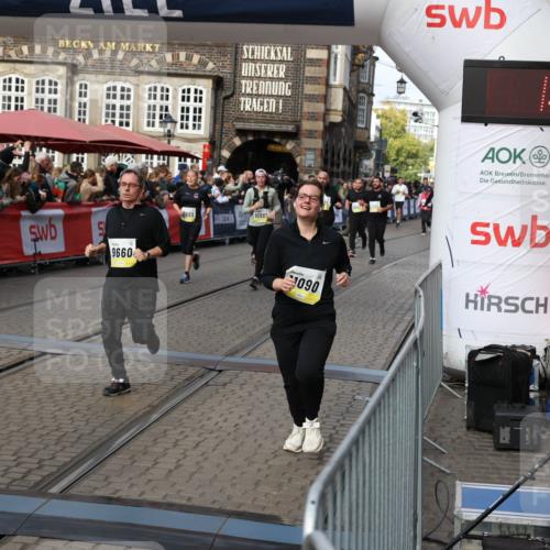 05.10.2025 - 20. swb-Marathon Bremen Yannick Fuchs http://msf.ph/oto/9235698 05.10.2025 11:05:09 Ziel 9220, 9409, 9530, 9660, 9813, 10771, 10965, 11090, 11121, 11171, 11180, 11372, 11412, 11478, 11559 meine-sportfotos.de