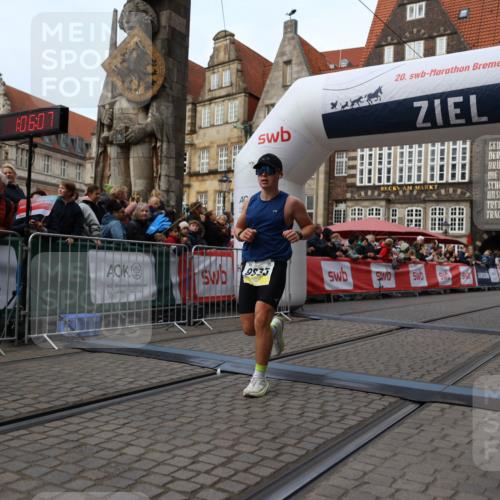 05.10.2025 - 20. swb-Marathon Bremen Yannick Fuchs http://msf.ph/oto/9235702 05.10.2025 10:36:56 Ziel 9429, 9833, 10425 meine-sportfotos.de