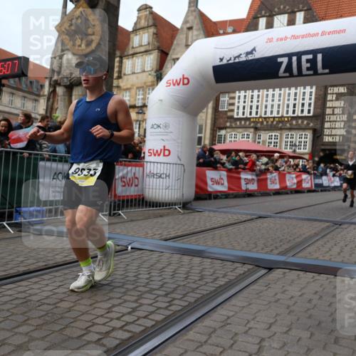 05.10.2025 - 20. swb-Marathon Bremen Yannick Fuchs http://msf.ph/oto/9235716 05.10.2025 10:36:57 Ziel 9429, 9833, 10425 meine-sportfotos.de