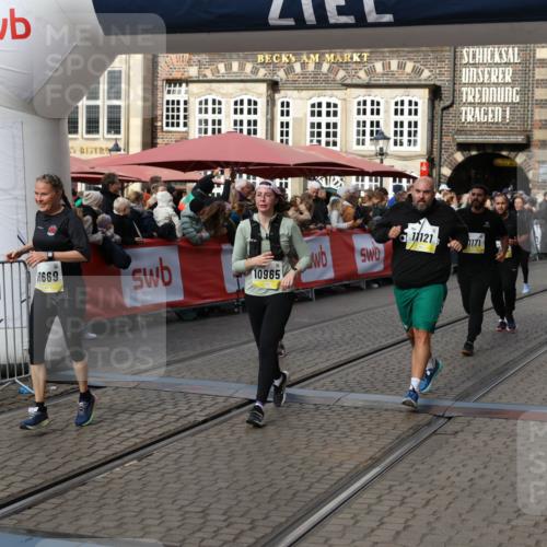 05.10.2025 - 20. swb-Marathon Bremen Yannick Fuchs http://msf.ph/oto/9235724 05.10.2025 11:05:12 Ziel 9220, 9409, 9642, 9660, 9668, 10965, 11016, 11090, 11121, 11171, 11180, 11412, 11478 meine-sportfotos.de