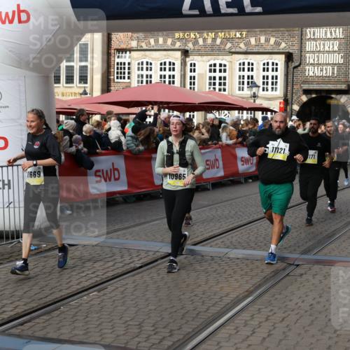 05.10.2025 - 20. swb-Marathon Bremen Yannick Fuchs http://msf.ph/oto/9235728 05.10.2025 11:05:12 Ziel 9220, 9409, 9642, 9660, 9668, 10965, 11016, 11090, 11121, 11171, 11180, 11412, 11478 meine-sportfotos.de