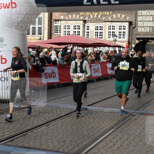 05.10.2025 - 20. swb-Marathon Bremen Yannick Fuchs http://msf.ph/oto/9235729 05.10.2025 11:05:12 Ziel 9220, 9409, 9642, 9660, 9668, 10965, 11016, 11090, 11121, 11171, 11180, 11412, 11478 meine-sportfotos.de