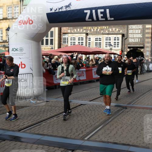 05.10.2025 - 20. swb-Marathon Bremen Yannick Fuchs http://msf.ph/oto/9235733 05.10.2025 11:05:12 Ziel 9220, 9409, 9642, 9660, 9668, 10965, 11016, 11090, 11121, 11171, 11180, 11412, 11478 meine-sportfotos.de