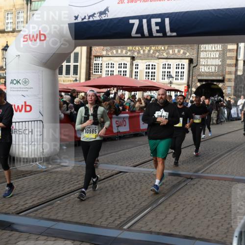 05.10.2025 - 20. swb-Marathon Bremen Yannick Fuchs http://msf.ph/oto/9235740 05.10.2025 11:05:12 Ziel 9220, 9409, 9642, 9660, 9668, 10965, 11016, 11090, 11121, 11171, 11180, 11412, 11478 meine-sportfotos.de
