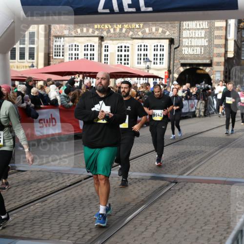 05.10.2025 - 20. swb-Marathon Bremen Yannick Fuchs http://msf.ph/oto/9235742 05.10.2025 11:05:13 Ziel 9409, 9642, 9660, 9668, 10965, 11016, 11090, 11121, 11171, 11412, 11478 meine-sportfotos.de