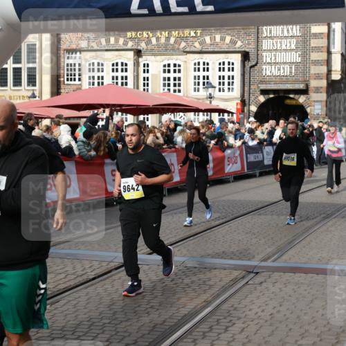 05.10.2025 - 20. swb-Marathon Bremen Yannick Fuchs http://msf.ph/oto/9235760 05.10.2025 11:05:14 Ziel 9409, 9642, 9660, 9668, 10018, 10021, 10965, 11016, 11090, 11121, 11171, 11323, 11412 meine-sportfotos.de