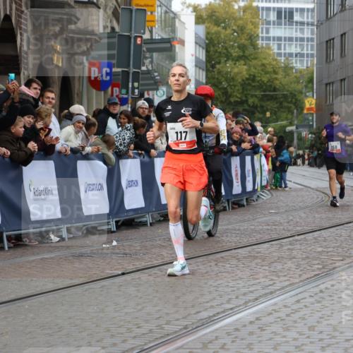 05.10.2025 - 20. swb-Marathon Bremen Strokosch-Dieckow http://msf.ph/oto/9235772 05.10.2025 12:38:50 Ziel 117, 158 meine-sportfotos.de