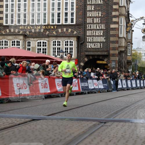 05.10.2025 - 20. swb-Marathon Bremen Yannick Fuchs http://msf.ph/oto/9235773 05.10.2025 10:37:12 Ziel 9480 meine-sportfotos.de