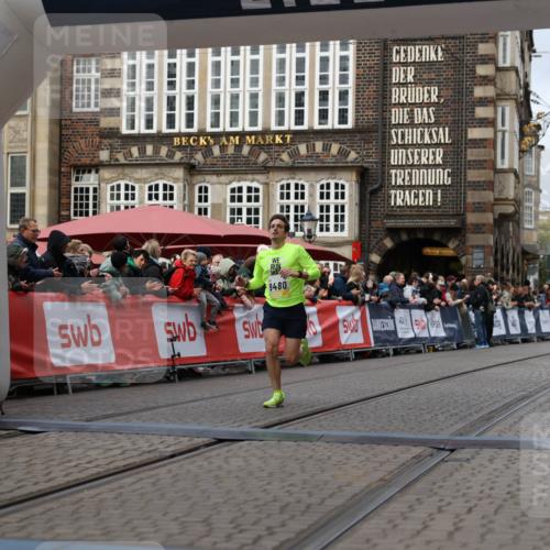 05.10.2025 - 20. swb-Marathon Bremen Yannick Fuchs http://msf.ph/oto/9235778 05.10.2025 10:37:12 Ziel 9480 meine-sportfotos.de