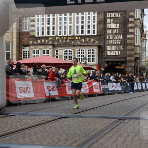 05.10.2025 - 20. swb-Marathon Bremen Yannick Fuchs http://msf.ph/oto/9235780 05.10.2025 10:37:12 Ziel 9480 meine-sportfotos.de