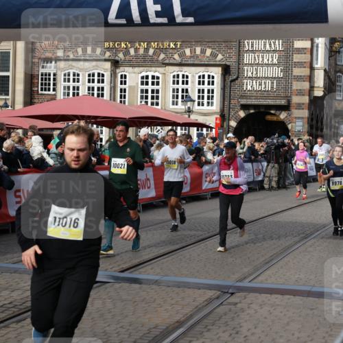 05.10.2025 - 20. swb-Marathon Bremen Yannick Fuchs http://msf.ph/oto/9235784 05.10.2025 11:05:16 Ziel 9642, 9668, 9978, 10018, 10021, 10965, 11016, 11121, 11171, 11323, 11412 meine-sportfotos.de
