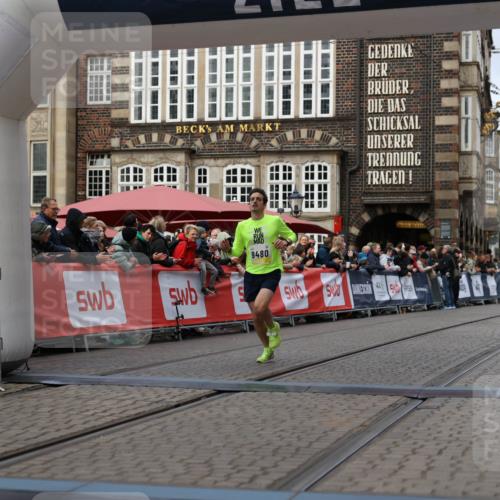 05.10.2025 - 20. swb-Marathon Bremen Yannick Fuchs http://msf.ph/oto/9235785 05.10.2025 10:37:12 Ziel 9480 meine-sportfotos.de