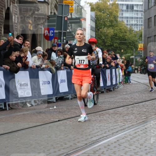 05.10.2025 - 20. swb-Marathon Bremen Strokosch-Dieckow http://msf.ph/oto/9235789 05.10.2025 12:38:50 Ziel 117, 158 meine-sportfotos.de
