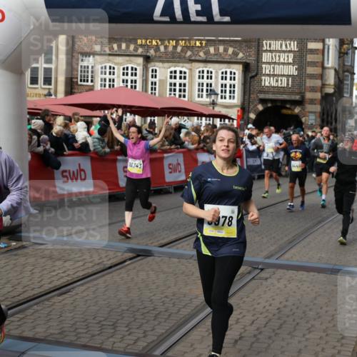05.10.2025 - 20. swb-Marathon Bremen Yannick Fuchs http://msf.ph/oto/9235801 05.10.2025 11:05:20 Ziel 9440, 9642, 9668, 9978, 10018, 10021, 10255, 10343, 10990, 11016, 11323, 11501, 11650, 11707 meine-sportfotos.de