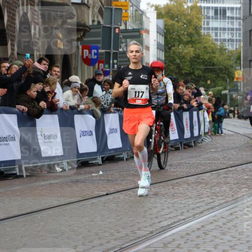 05.10.2025 - 20. swb-Marathon Bremen Strokosch-Dieckow http://msf.ph/oto/9235804 05.10.2025 12:38:50 Ziel 117, 158 meine-sportfotos.de