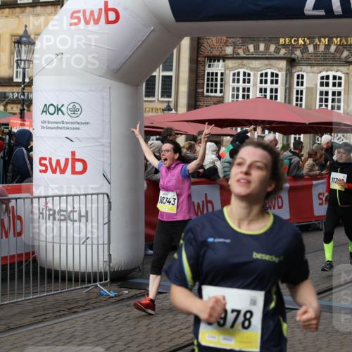 05.10.2025 - 20. swb-Marathon Bremen Yannick Fuchs http://msf.ph/oto/9235805 05.10.2025 11:05:21 Ziel 9440, 9668, 9690, 9978, 10018, 10021, 10255, 10343, 10990, 11016, 11323, 11501, 11540, 11650, 11707 meine-sportfotos.de