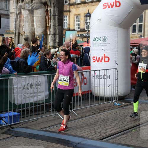 05.10.2025 - 20. swb-Marathon Bremen Yannick Fuchs http://msf.ph/oto/9235822 05.10.2025 11:05:22 Ziel 9440, 9668, 9690, 9908, 9978, 10018, 10021, 10255, 10343, 10990, 11016, 11323, 11501, 11540, 11650, 11707 meine-sportfotos.de