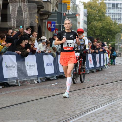 05.10.2025 - 20. swb-Marathon Bremen Strokosch-Dieckow http://msf.ph/oto/9235830 05.10.2025 12:38:50 Ziel 117, 158 meine-sportfotos.de