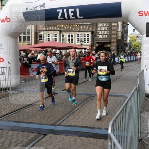 05.10.2025 - 20. swb-Marathon Bremen Yannick Fuchs http://msf.ph/oto/9235837 05.10.2025 11:05:23 Ziel 9440, 9690, 9908, 9978, 10018, 10021, 10255, 10343, 10990, 11323, 11501, 11540, 11650, 11707 meine-sportfotos.de