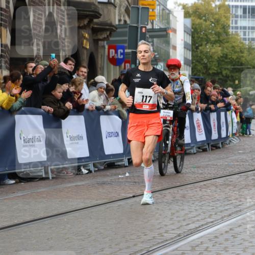 05.10.2025 - 20. swb-Marathon Bremen Strokosch-Dieckow http://msf.ph/oto/9235844 05.10.2025 12:38:51 Ziel 117, 158 meine-sportfotos.de