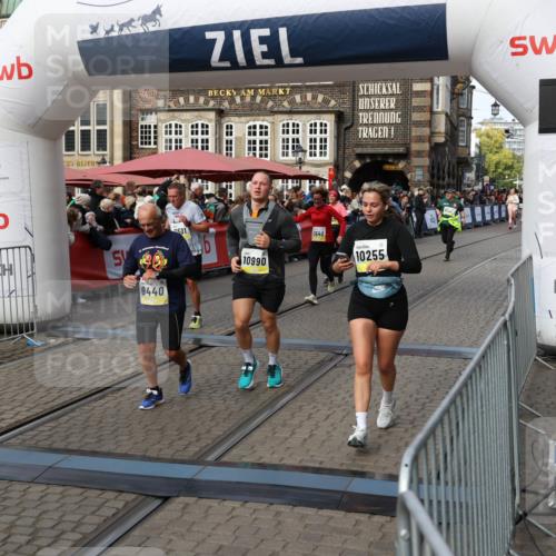 05.10.2025 - 20. swb-Marathon Bremen Yannick Fuchs http://msf.ph/oto/9235845 05.10.2025 11:05:23 Ziel 9440, 9690, 9908, 9978, 10018, 10021, 10255, 10343, 10990, 11323, 11501, 11540, 11650, 11707 meine-sportfotos.de