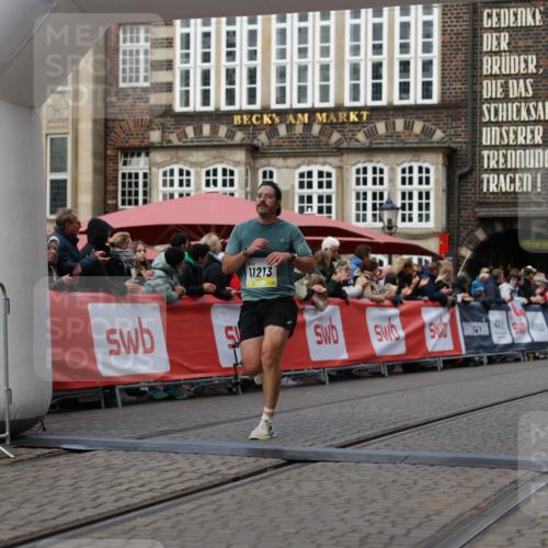 05.10.2025 - 20. swb-Marathon Bremen Yannick Fuchs http://msf.ph/oto/9235849 05.10.2025 10:37:22 Ziel 9565, 11213 meine-sportfotos.de