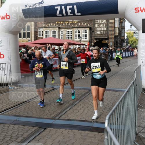05.10.2025 - 20. swb-Marathon Bremen Yannick Fuchs http://msf.ph/oto/9235851 05.10.2025 11:05:24 Ziel 9440, 9515, 9690, 9908, 9944, 9978, 10018, 10021, 10255, 10343, 10990, 11323, 11501, 11540, 11650, 11707 meine-sportfotos.de