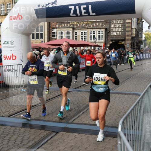 05.10.2025 - 20. swb-Marathon Bremen Yannick Fuchs http://msf.ph/oto/9235854 05.10.2025 11:05:24 Ziel 9440, 9515, 9690, 9908, 9944, 9978, 10018, 10021, 10255, 10343, 10990, 11323, 11501, 11540, 11650, 11707 meine-sportfotos.de
