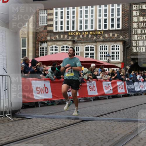 05.10.2025 - 20. swb-Marathon Bremen Yannick Fuchs http://msf.ph/oto/9235855 05.10.2025 10:37:22 Ziel 9565, 11213 meine-sportfotos.de