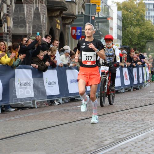 05.10.2025 - 20. swb-Marathon Bremen Strokosch-Dieckow http://msf.ph/oto/9235862 05.10.2025 12:38:51 Ziel 117, 158 meine-sportfotos.de