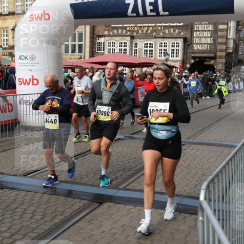 05.10.2025 - 20. swb-Marathon Bremen Yannick Fuchs http://msf.ph/oto/9235866 05.10.2025 11:05:24 Ziel 9440, 9515, 9690, 9908, 9944, 9978, 10018, 10021, 10255, 10343, 10990, 11323, 11501, 11540, 11650, 11707 meine-sportfotos.de
