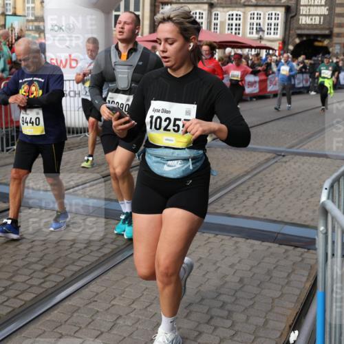 05.10.2025 - 20. swb-Marathon Bremen Yannick Fuchs http://msf.ph/oto/9235869 05.10.2025 11:05:25 Ziel 9440, 9515, 9690, 9908, 9944, 9978, 10255, 10343, 10990, 11501, 11540, 11650, 11707 meine-sportfotos.de
